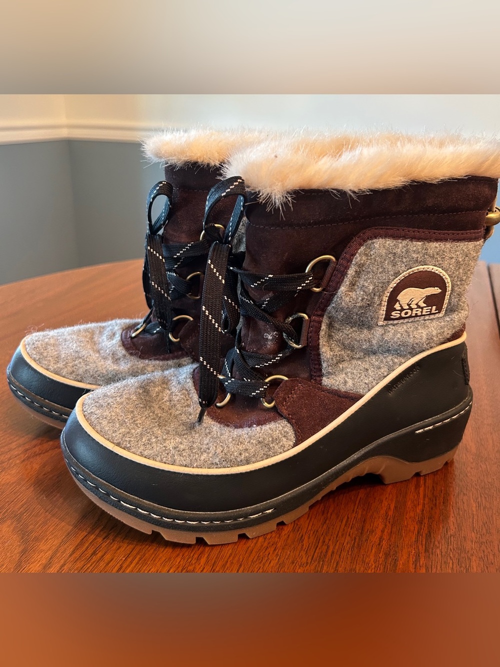 Sorel Women's Gray Felt and Brown Suede Faux-Fur Winter Boots 6.5